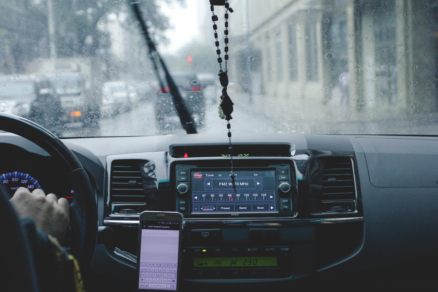 Uber Canada et les TUAC Canada concluent une entente nationale historique au profit des chauffeurs et des livreurs