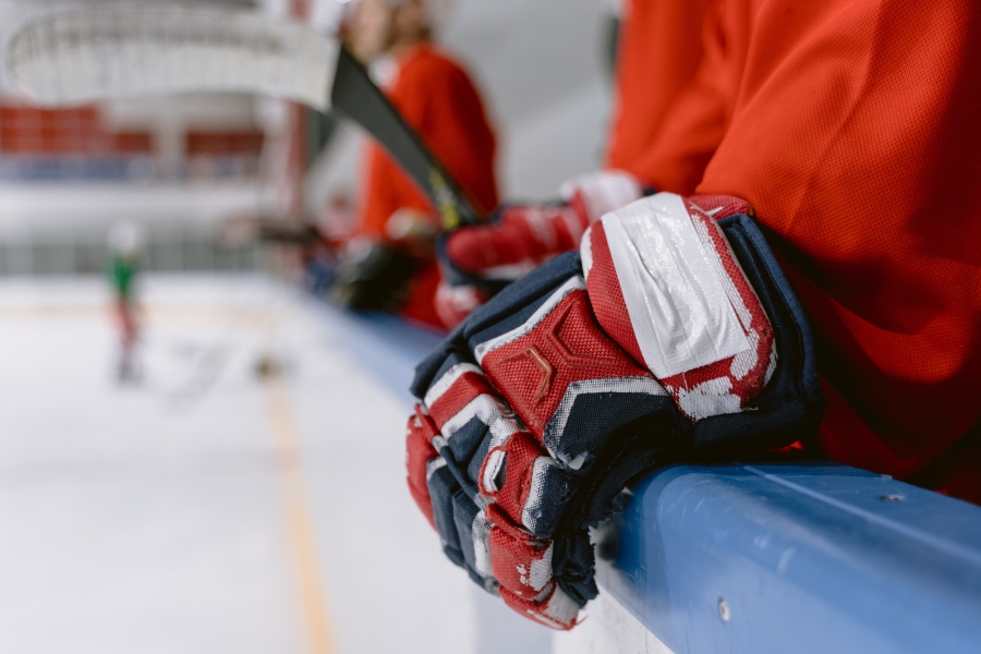 Sherwood Hockey annonce un partenariat exclusif avec Connor Bedard, le tout premier choix au repêchage de la LNH en 2023